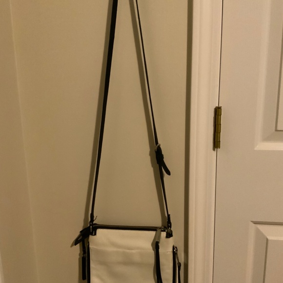 Vince Camuto crossbody bag - Picture 4 of 4